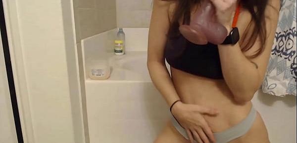  Obedient jcee with great body gets orgasm in the bathroom